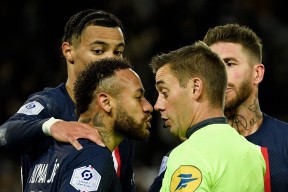 开云平台 -内马尔赛事官方发布关键助攻新规，塞尔维亚队争议不断！(巴西20战胜塞尔维亚上半场)