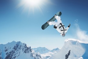 开云 -田径赛场焦点！俄罗斯队对阵西班牙队，关键一战，双方鏖战至最后一刻