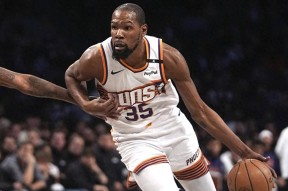 开云官方网站 -杜兰特迎来十赛季高光表现，法国队球迷沸腾！(杜兰特赛季十佳球)